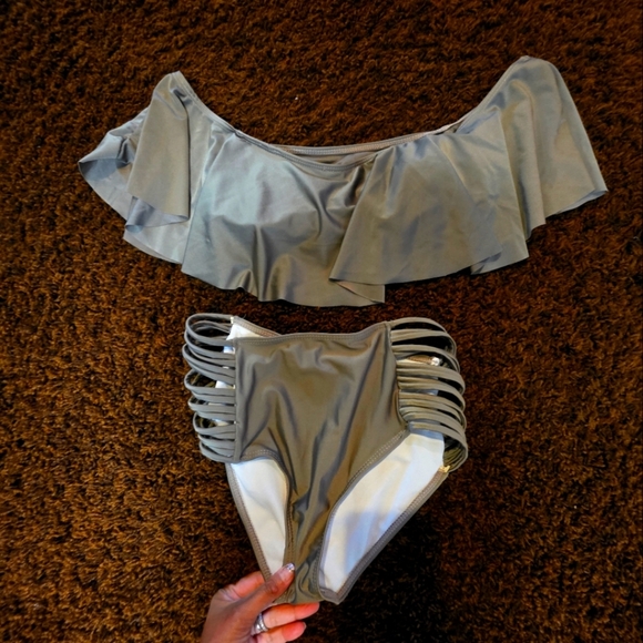Stylish Ruffled Bikini Set - Picture 1 of 2